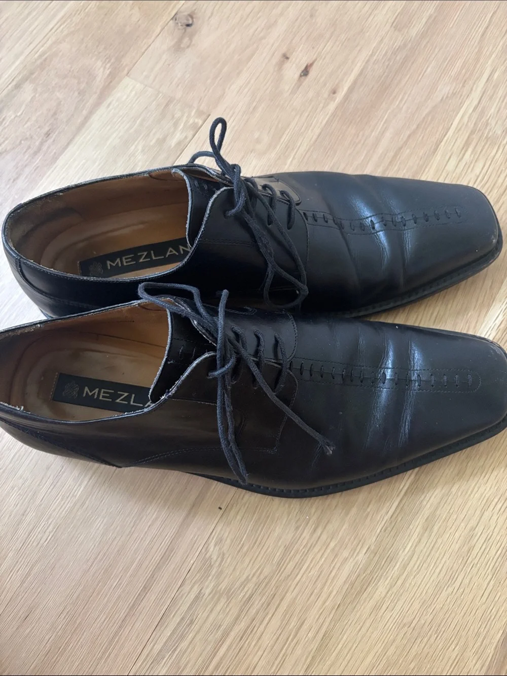 Mezlan Black Leather Lace-Up Oxfords